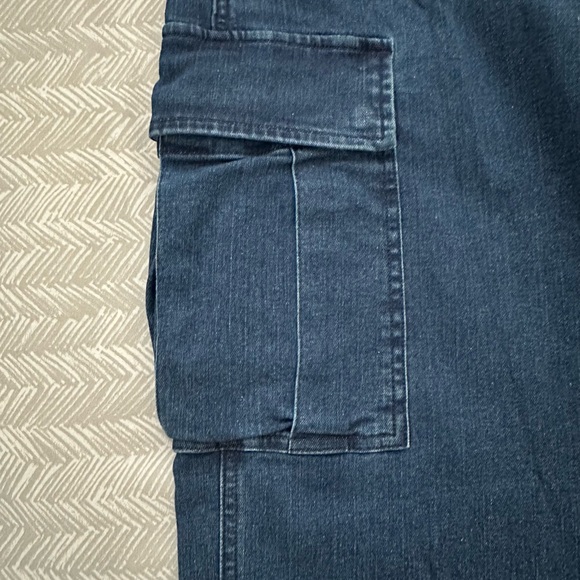 Uniqlo Blue Cargo Pants Wide-Leg Design - Picture 2 of 4